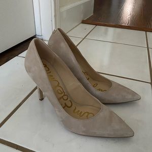 Sam Edelman Hazel Pointed Toe Pump in Bistro Suede